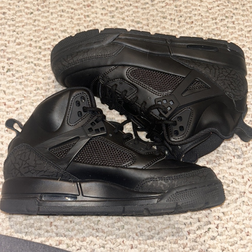6 youth black jordan’s (never been worn) - Picture 3 of 5